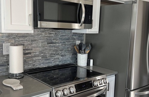 Auburn Cabaña | New Luxury 1BR Cottage in Downtown Auburn!