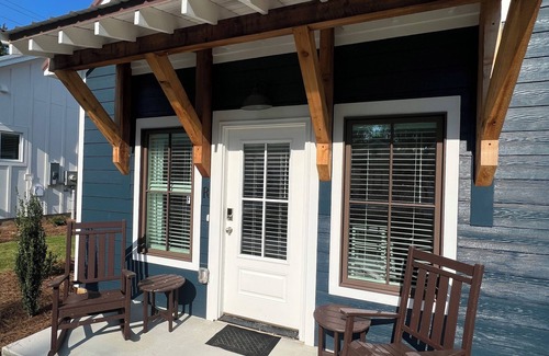 Auburn Cabaña | New Luxury 1BR Cottage in Downtown Auburn!