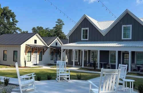 Auburn Cabaña | New Luxury 1BR Cottage in Downtown Auburn!