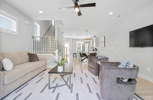 Charlotte Casa | New Luxury 3BR, 3.5 Bath Townhome In Charlotte, NC