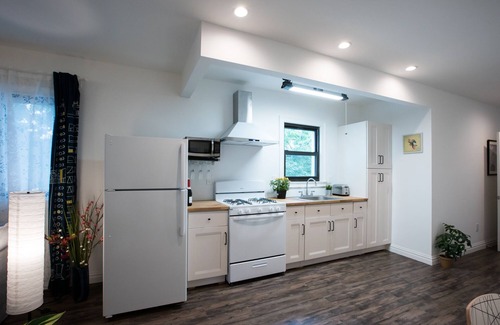 East Flushing Apartamento | NEW! Luxury 4BD/4BA w/ Rooftop Terrace & Outdoor Patio Kitchen