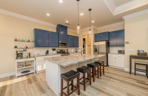 Redding Casa | **NEW Luxury 4Bdrm Home / Adventure Base Camp**