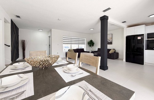 Miami Gardens Villa | NEW Luxury 5BR Villa Private Pool BBQ Game Room