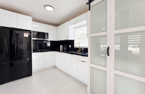 Miami Gardens Villa | NEW Luxury 5BR Villa Private Pool BBQ Game Room