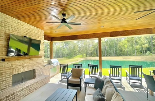 Fluker Cabina | New LUXURY 6 bed/6.5 Lodge, Spacious, Secluded, Steps away from fine dining!