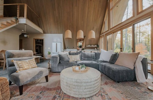Bethel Casa | *NEW* Luxury A-Frame by Sunday River w/ hot tub