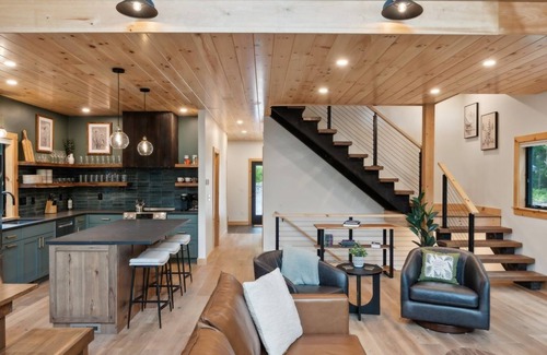 Harrison Casa | NEW Luxury A-Frame, Lake Access w/ hot tub