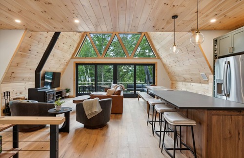 Harrison Casa | NEW Luxury A-Frame, Lake Access w/ hot tub