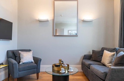 Upper Town Apartamento | New luxury apartment 5 min walk to the Royal Crescent/centre. Ideal for families