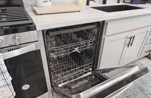 Rocklin Casa | New Luxury Attached- 1 BR Guest Suite, w/Kitchen, Pvt