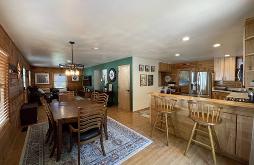 May Creek Cabina | NEW! Luxury beautiful cabin with New Hot tub and🏔
