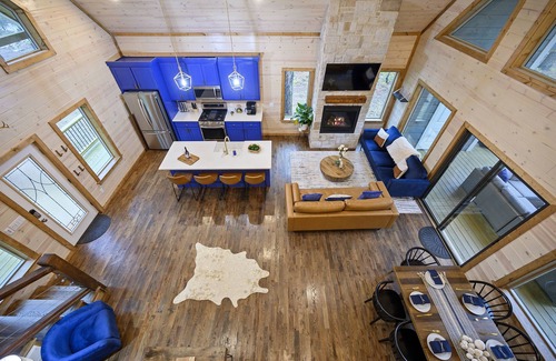Pickens Cabina | NEW Luxury Cabin. Five-Star Reviews. Sleeps 10, 2 Masters, loft, 2 decks