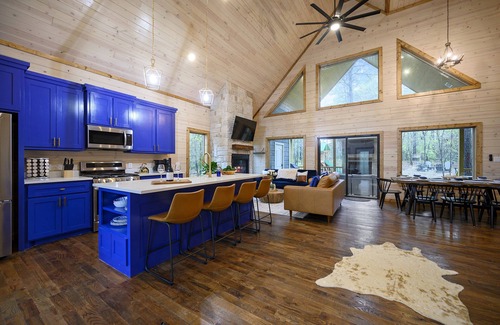 Pickens Cabina | NEW Luxury Cabin. Five-Star Reviews. Sleeps 10, 2 Masters, loft, 2 decks