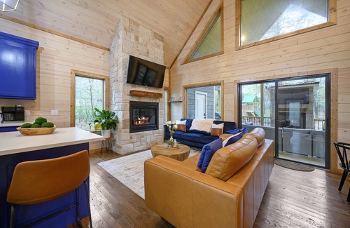 Pickens Cabina | NEW Luxury Cabin. Five-Star Reviews. Sleeps 10, 2 Masters, loft, 2 decks