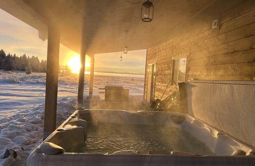 Island Park Cabina | New Luxury Cabin, Hot Tub, Teton Views - 4 Full Bath, Huge Family Room