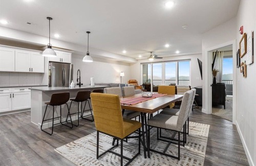 Camdenton Condominio | New Luxury Condo Near the Cave