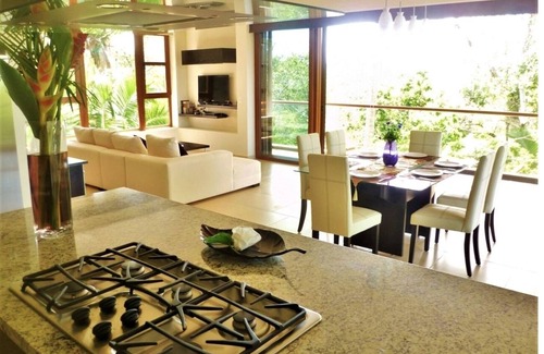 Litibú Condominio | ★ NUEVO ★ Condominio de lujo con magníficas vistas de la selva y el océano + Campo de golf a 1 minuto de distancia