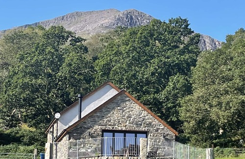 Beddgelert Casa | New luxury converted barn at the foot of Moel Hebog