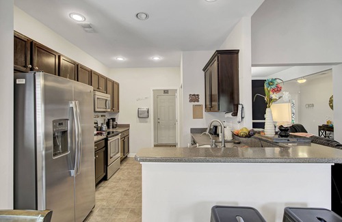 Goose Creek Casa | *NEW* Luxury & Cozy Entire home, Near Beach & Lakes
