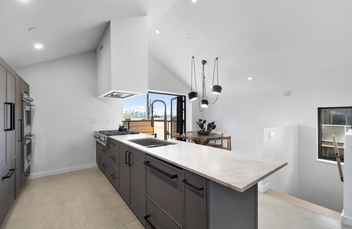 Grandview-Woodland Casa | New Luxury Duplex - Live like a local in the lively Commercial Dr neighbourhood!