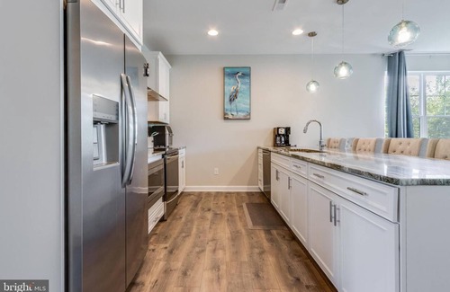 Ocean View Casa | New Luxury End Unit Townhouse has Balcony, Rooftop Terrace, Pool.