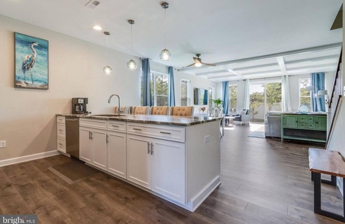 Ocean View Casa | New Luxury End Unit Townhouse has Balcony, Rooftop Terrace, Pool.