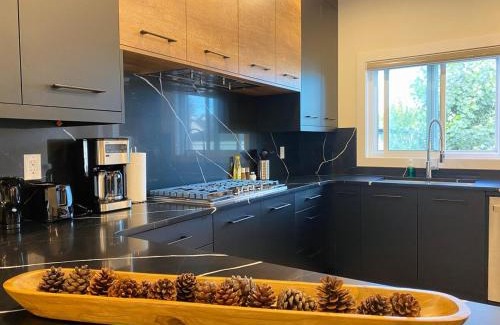 Jasper Place Casa | NEW Luxury Family Friendly Entire House Near Downtown WEM, 3 Bedrooms