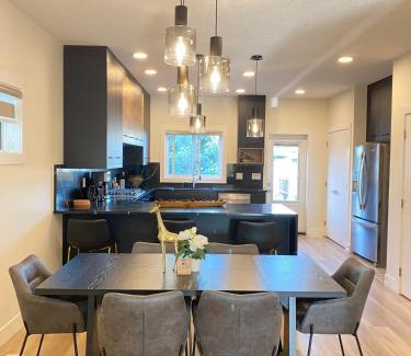 Jasper Place Casa | NEW Luxury Family Friendly Entire House Near Downtown WEM, 3 Bedrooms