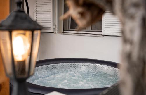 Salakos Casa | New - Luxury Getaway with Jacuzzi Platanos House - Salakos