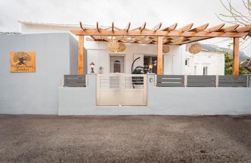 Salakos Casa | New - Luxury Getaway with Jacuzzi Platanos House - Salakos