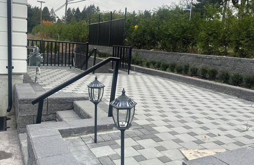 Surrey Newton Casa | New luxury home with a massive private backyard