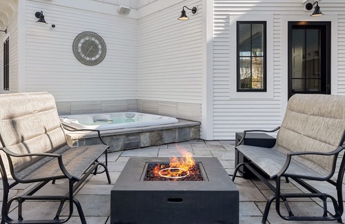 Grand Beach Casa | NEW LUXURY LAKE HOUSE close to beach with hot tub and screen porch!