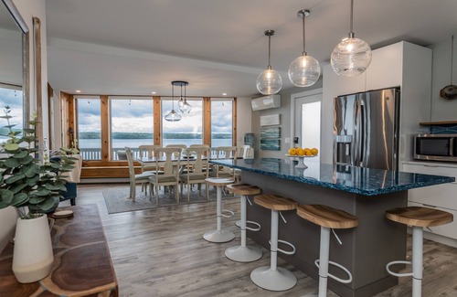 Town of Ledyard Casa | *NEW* Luxury Lakefront Retreat | Huge Dock!