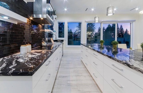 Hollyburn Casa | New Luxury Large Modern Home with Pool & Views