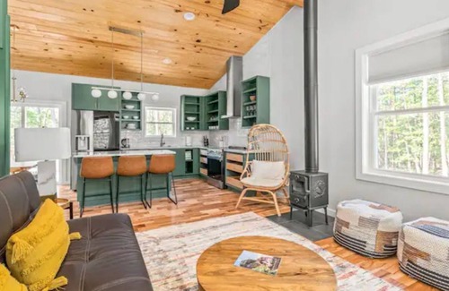 Lake Lure Casa | New Luxury Modern 2BR cabin near Chimney Rock!