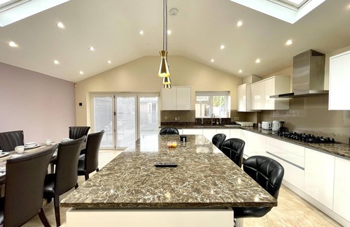 Tea Green Casa | New Luxury Modern House Near Airport Free Parking