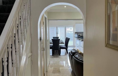 Tea Green Casa | New Luxury Modern House Near Airport Free Parking