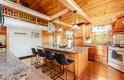 Bostic Cabina | NEW Luxury Mountain Cabin with Stunning Sunset Views