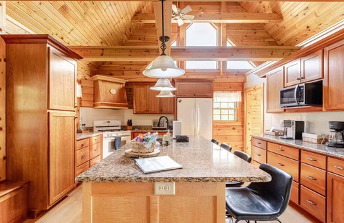 Bostic Cabina | NEW Luxury Mountain Cabin with Stunning Sunset Views