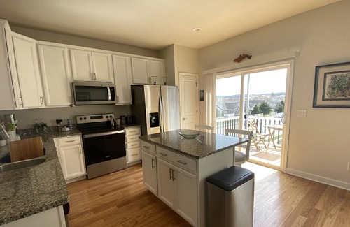 Christiansburg Casa | New Luxury Townhome Minutes from Virginia Tech