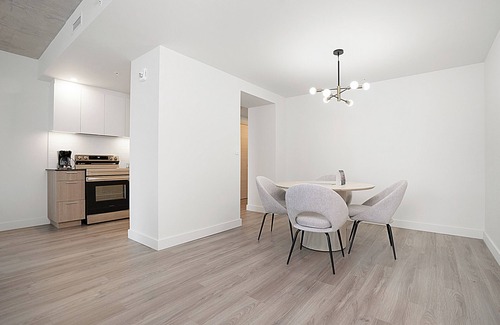 Quartier des Spectacles Apartamento | New Luxury Unit in Heart of MTL 701 | Metro access