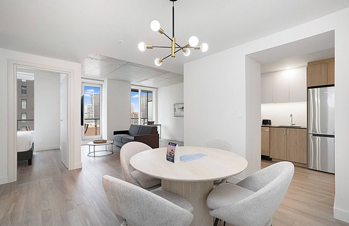 Quartier des Spectacles Apartamento | New Luxury Unit in Heart of MTL 701 | Metro access