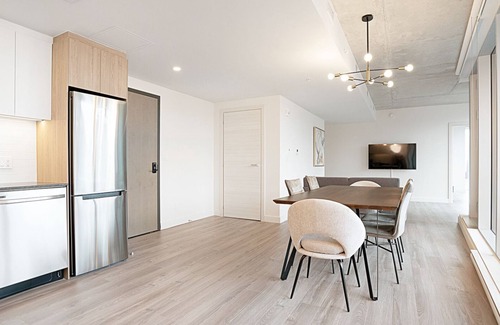 Quartier des Spectacles Apartamento | New Luxury Unit in Heart of MTL 902 | Metro access