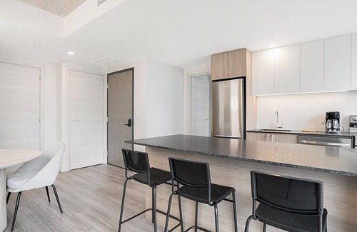 Quartier des Spectacles Apartamento | New Luxury Unit in Heart of MTL 903 | Metro access
