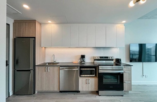 Quartier des Spectacles Apartamento | New Luxury Unit in Heart of MTL 905 | Metro access