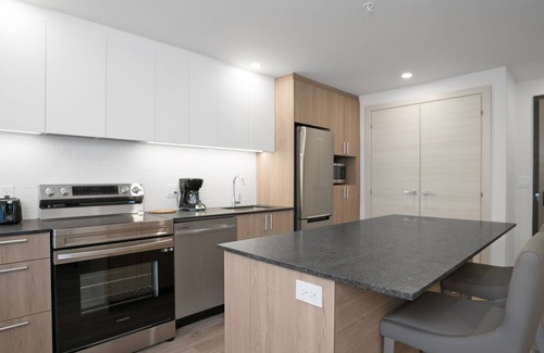Quartier des Spectacles Apartamento | New Luxury Unit in Heart of MTL 911 | Metro access