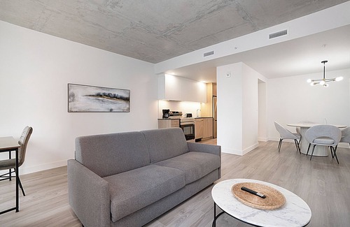 Quartier des Spectacles Apartamento | New Luxury Unit in Heart of MTL 801 | Metro access
