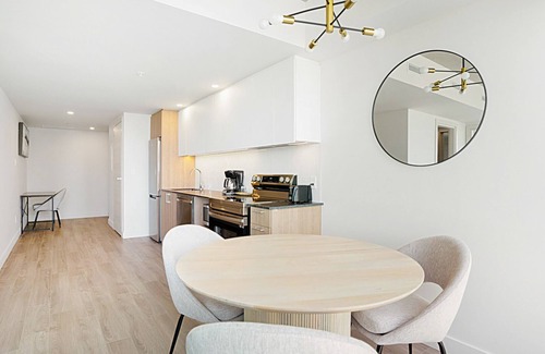 Quartier des Spectacles Apartamento | New Luxury Unit in Heart of MTL 808 | Metro access