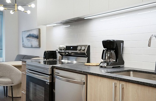 Quartier des Spectacles Apartamento | New Luxury Unit in Heart of MTL 813 | Metro access