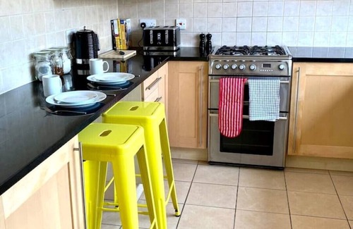 Caddington Casa | NEW! Luxury 🏡 Village 🌳 Parking 🚖 near Harpenden Luton M1 & ✈️